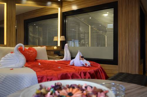 Imagen de la habitación del Hotel Yeni Otel. Foto 3