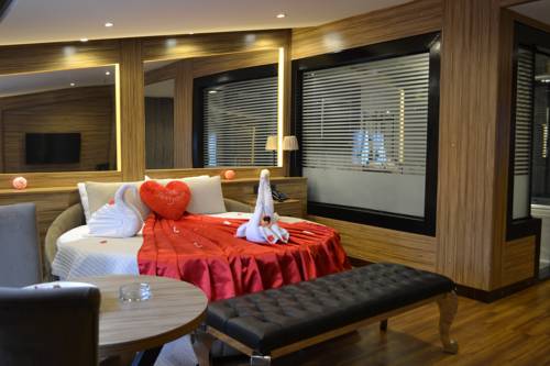 Imagen de la habitación del Hotel Yeni Otel. Foto 4