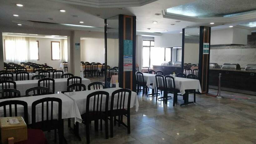 Imagen del bar/restaurante del Hotel Yeni Yukseller Otel. Foto 6