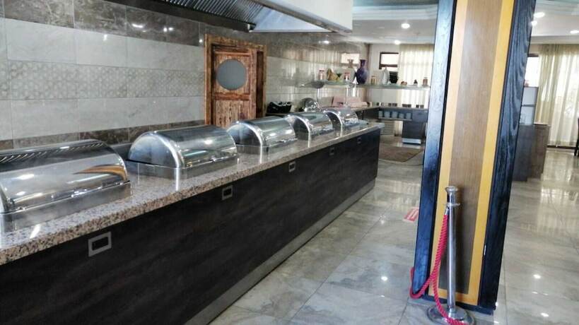 Imagen del bar/restaurante del Hotel Yeni Yukseller Otel. Foto 7