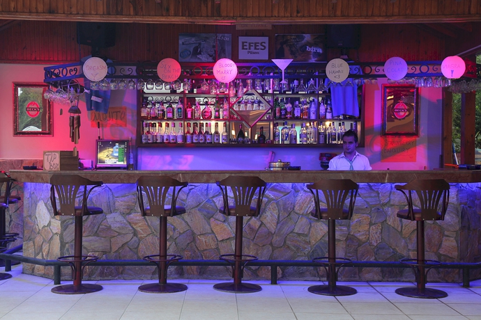 Imagen del bar/restaurante del Hotel Yeniacun Apart. Foto 4