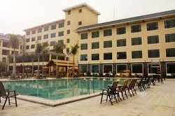 Imagen de la piscina del Hotel Yenyuan Hotsprings Resort. Foto 8