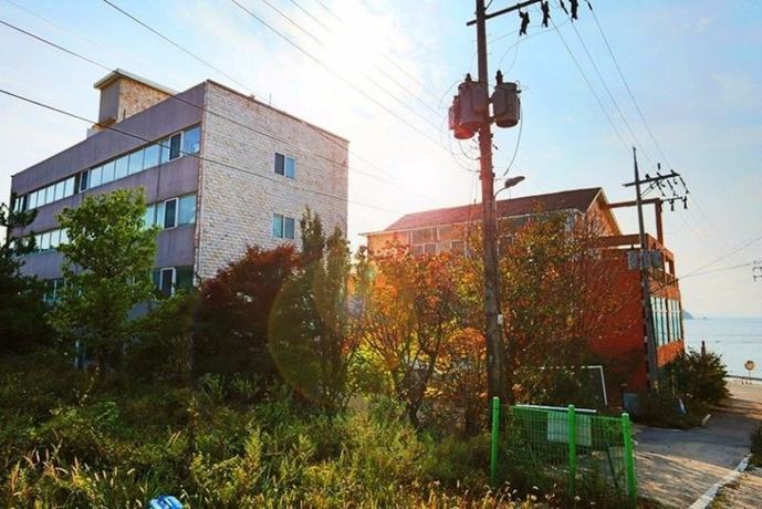 Imagen general del Hotel Yeongheungdo Seayard Pension. Foto 2