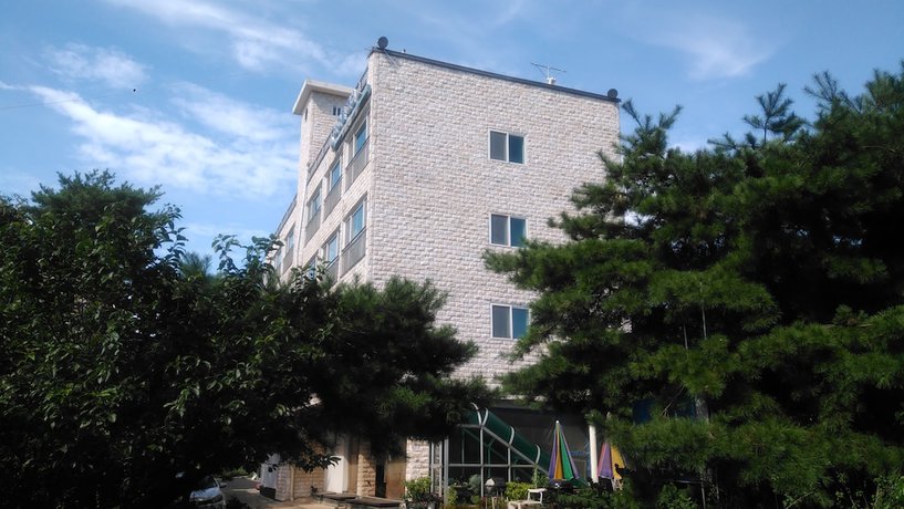 Imagen de los interiores del Hotel Yeongheungdo Seayard Pension. Foto 18