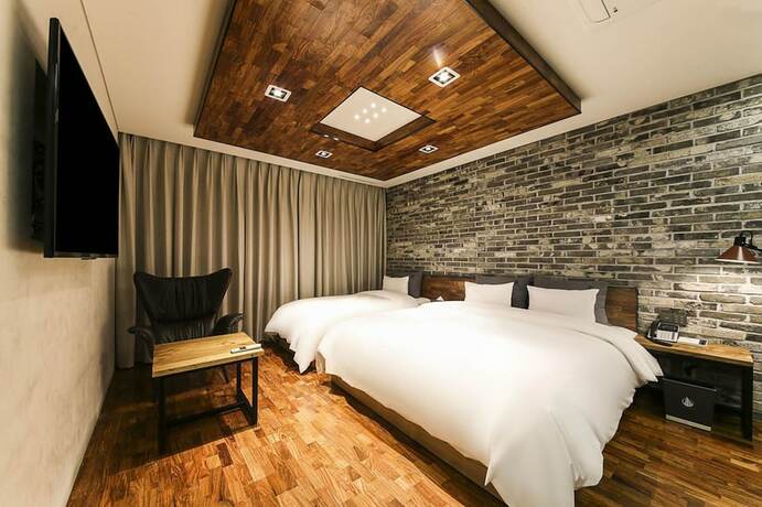 Imagen de la habitación del Hotel Yeoubi. Foto 16