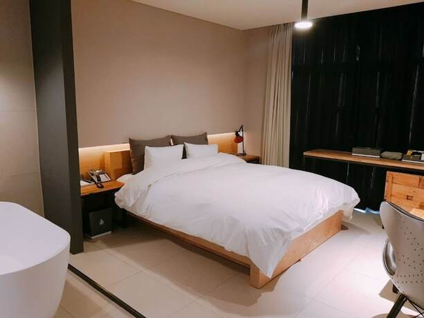 Imagen de la habitación del Hotel Yeoubi. Foto 17