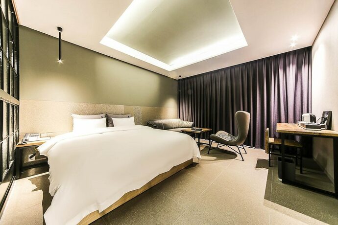 Imagen de la habitación del Hotel Yeoubi. Foto 19