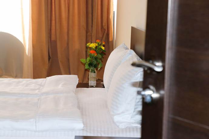 Imagen de la habitación del Hotel Yerevan Centre. Foto 8