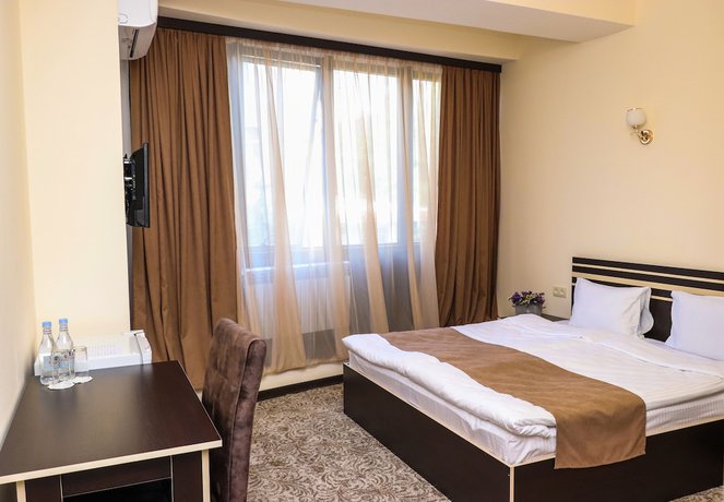 Imagen de la habitación del Hotel Yerevan Centre. Foto 13