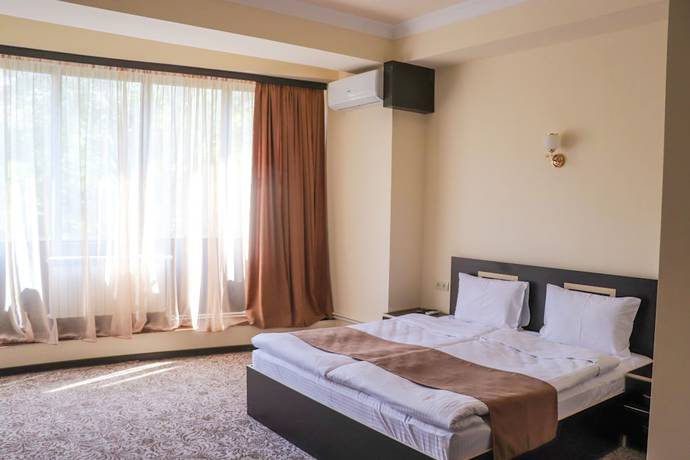 Imagen de la habitación del Hotel Yerevan Centre. Foto 14