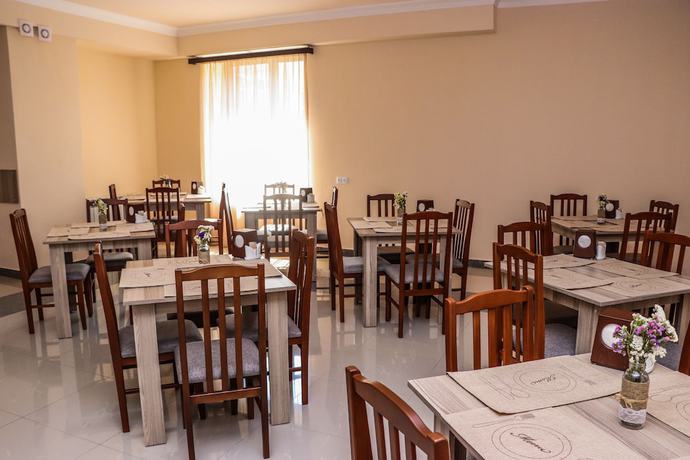 Imagen del bar/restaurante del Hotel Yerevan Centre. Foto 2