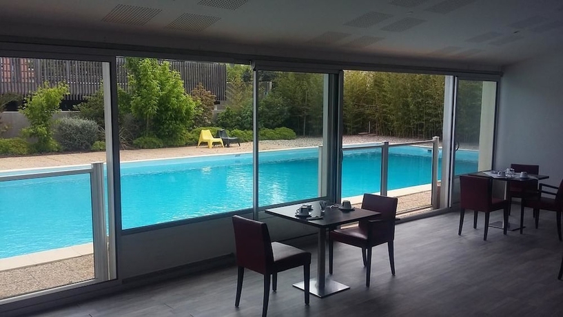 Imagen de la piscina del Hotel Yes, Avignon. Foto 18