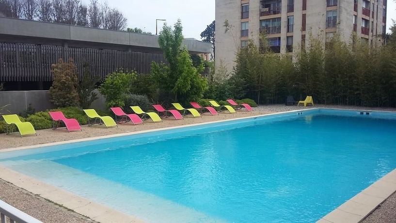 Imagen de la piscina del Hotel Yes, Avignon. Foto 19