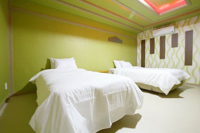 Imagen de la habitación del Hotel Yesan Spatel. Foto 15