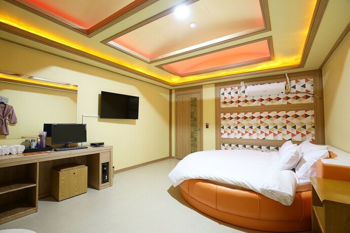 Imagen de la habitación del Hotel Yesan Spatel. Foto 17