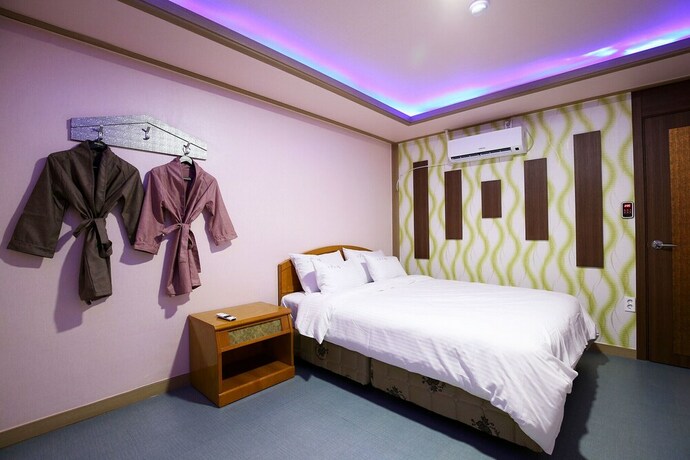 Imagen de la habitación del Hotel Yesan Spatel. Foto 19