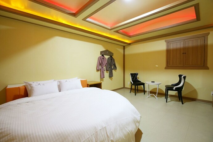 Imagen de la habitación del Hotel Yesan Spatel. Foto 26