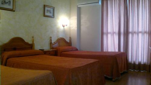 Imagen de la habitación del Hotel Yeste. Foto 6