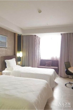 Imagen del bar/restaurante del Hotel Yeste Hotel. Foto 3