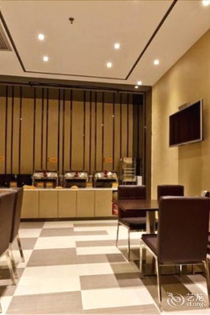 Imagen del bar/restaurante del Hotel Yeste Hotel. Foto 4