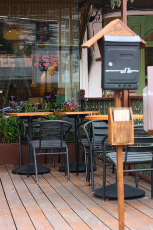 Imagen del bar/restaurante del Hotel Yesterday. Foto 2