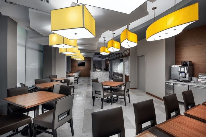 Imagen del bar/restaurante del Hotel Yeveran Place. Foto 5