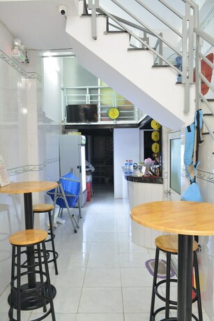 Imagen de los interiores del Hotel Yhd. Foto 30