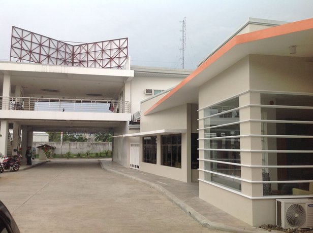 Imagen de los exteriores del Hotel Yhotel. Foto 12
