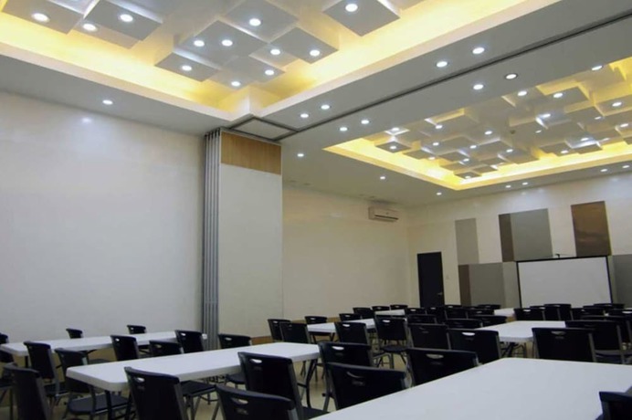 Imagen de los interiores del Hotel Yhotel. Foto 20