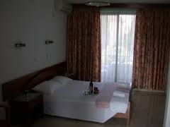 Imagen de la habitación del Hotel Yianna Studios. Foto 2