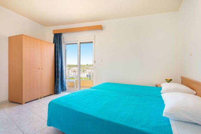 Imagen de la habitación del Hotel Yiannis Apartments. Foto 13
