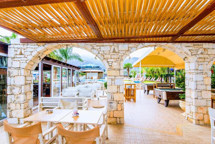 Imagen de los interiores del Hotel Yiannis Manos Resort. Foto 9