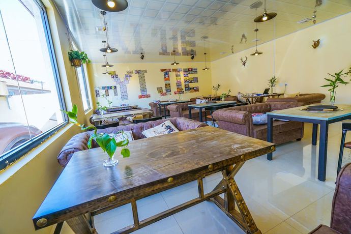 Imagen del bar/restaurante del Hotel Yijie Holiday Fengning Datan. Foto 5