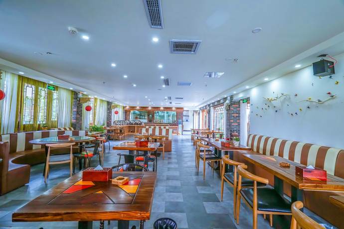 Imagen del bar/restaurante del Hotel Yijie Holiday Taierzhuang Old Town. Foto 2