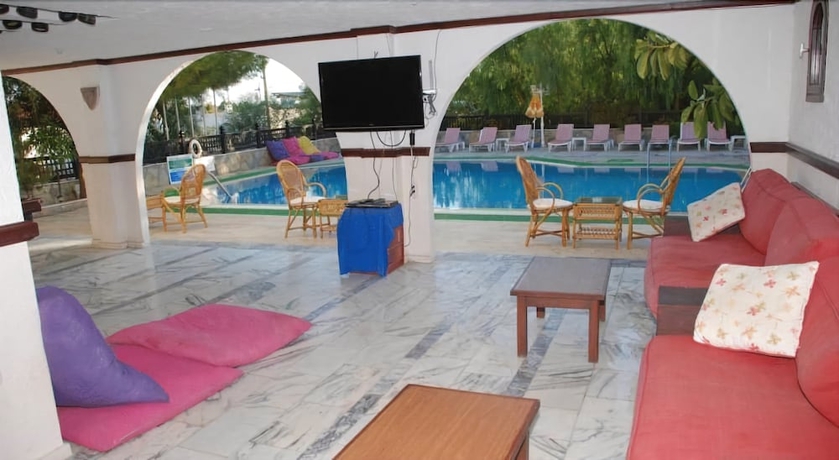 Imagen de la piscina del Hotel Yildiz. Foto 17