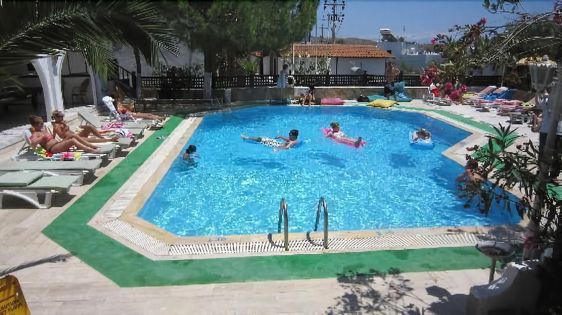 Imagen de la piscina del Hotel Yildiz. Foto 18