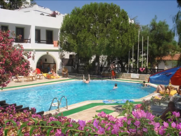 Imagen de la piscina del Hotel Yildiz. Foto 19
