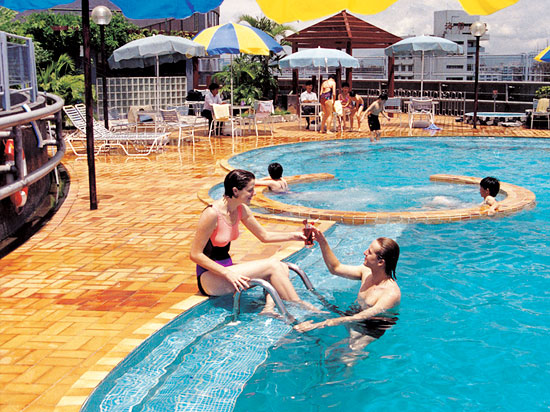 Imagen de la piscina del Hotel Yindo Zhuhai. Foto 19