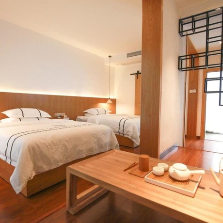 Imagen de la habitación del Hotel Yinlu Bedroom Fenghuang Hongqiao Shop. Foto 11