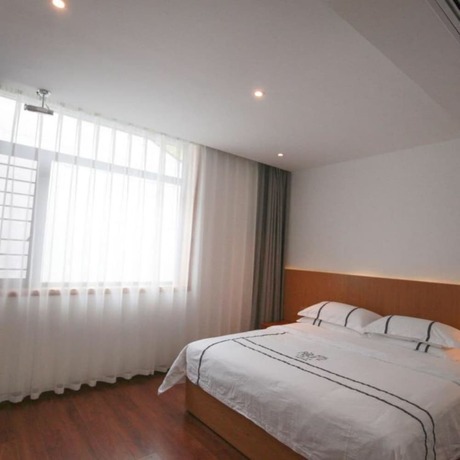 Imagen de la habitación del Hotel Yinlu Bedroom Fenghuang Hongqiao Shop. Foto 13