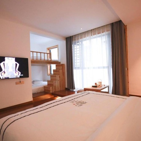 Imagen de la habitación del Hotel Yinlu Bedroom Fenghuang Hongqiao Shop. Foto 15