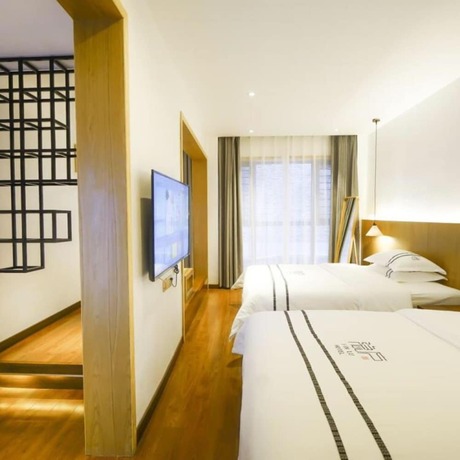 Imagen de la habitación del Hotel Yinlu Bedroom Fenghuang Hongqiao Shop. Foto 16