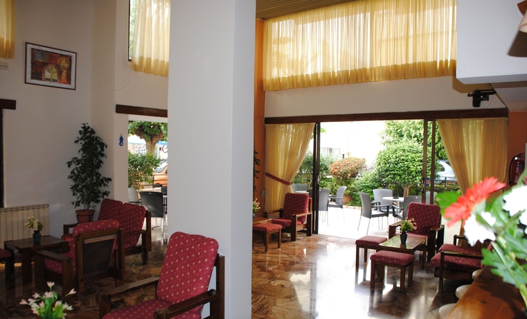 Imagen de los interiores del Hotel Yiorgos. Foto 11
