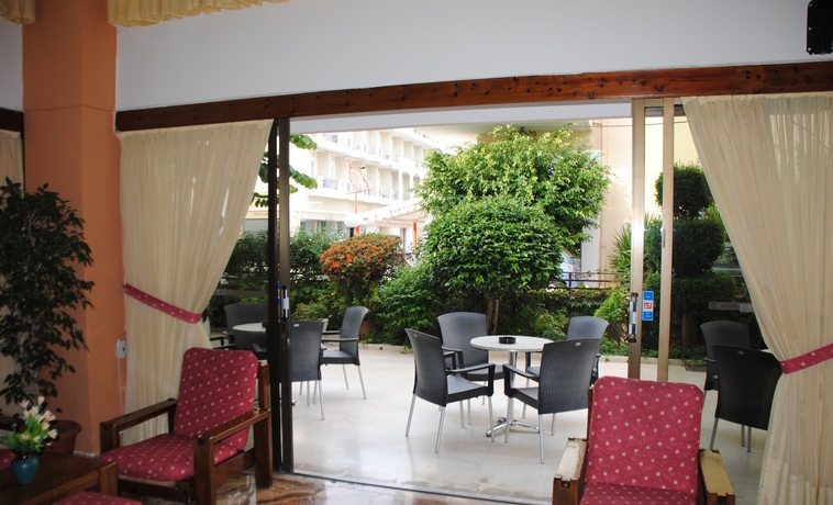 Imagen de los interiores del Hotel Yiorgos. Foto 12