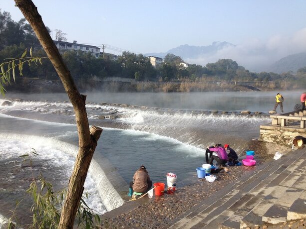 Imagen de los exteriores del Hotel Yishan Inn. Foto 20