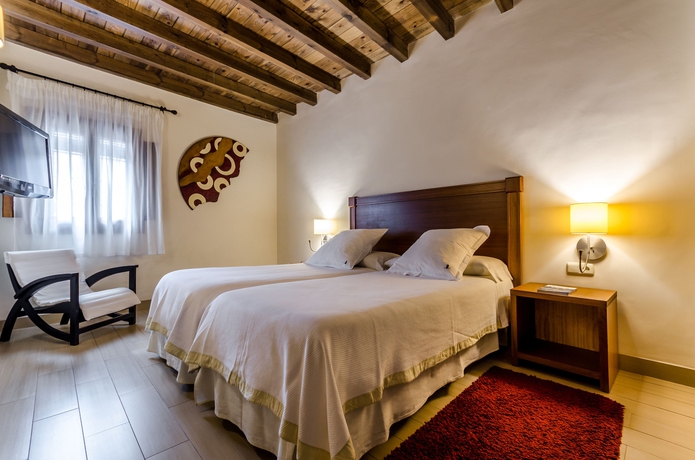 Imagen de la habitación del Hotel Yit Abentofail. Foto 5