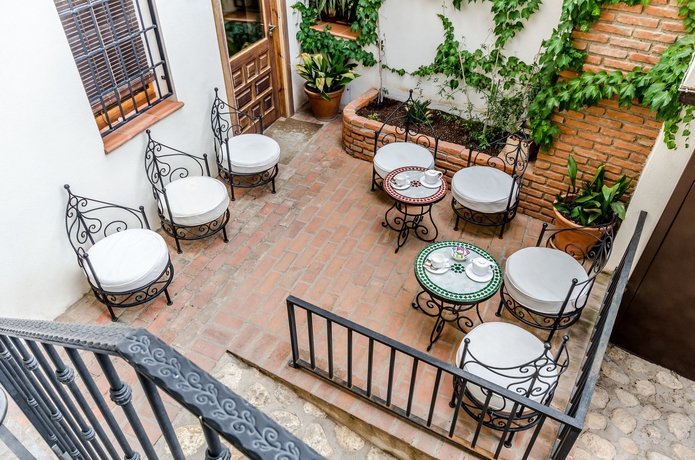 Imagen de los exteriores del Hotel Yit Abentofail. Foto 11