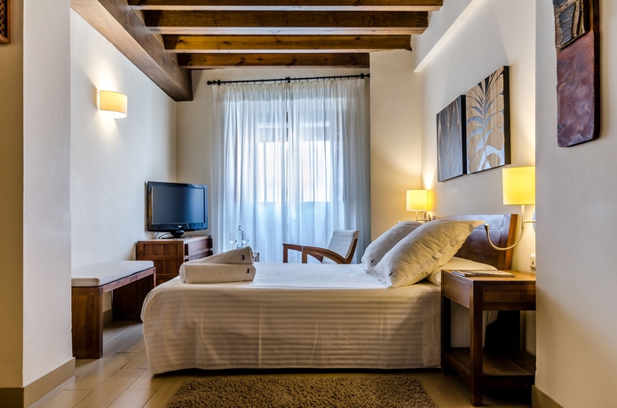 Imagen de la habitación del Hotel Yit Abentofail. Foto 8