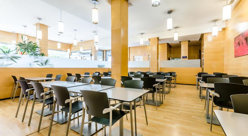 Imagen del bar/restaurante del Hotel Yit Ciudad De Zaragoza. Foto 2