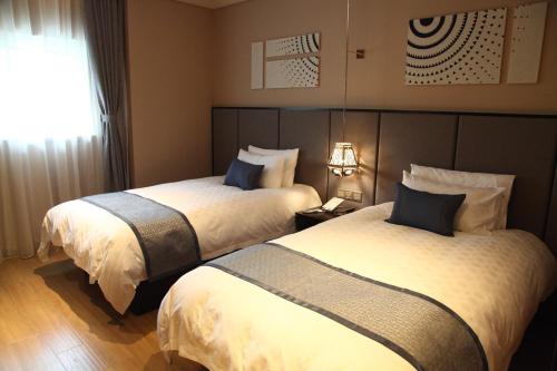 Imagen de la habitación del Hotel Yitel Shanghai Zhongshan Park. Foto 9